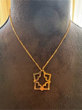 Vintage Avon Hearts In Motion Necklace